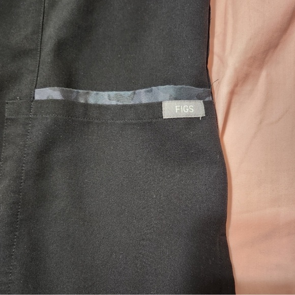 FIGS Gaya Limited Edition Scrub Top XS - Picture 6 of 6